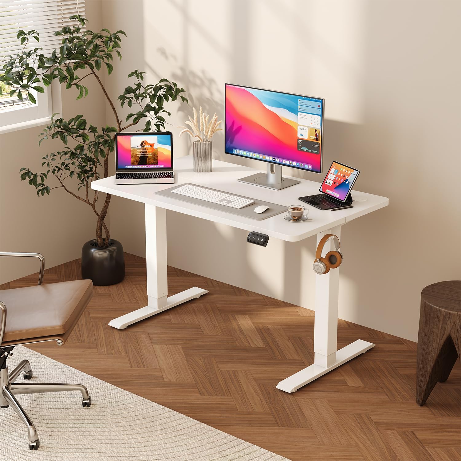 Mic - Výškově nastavitelný psací stůl - elektrický s paměťovou funkcí 140 x 60 cm